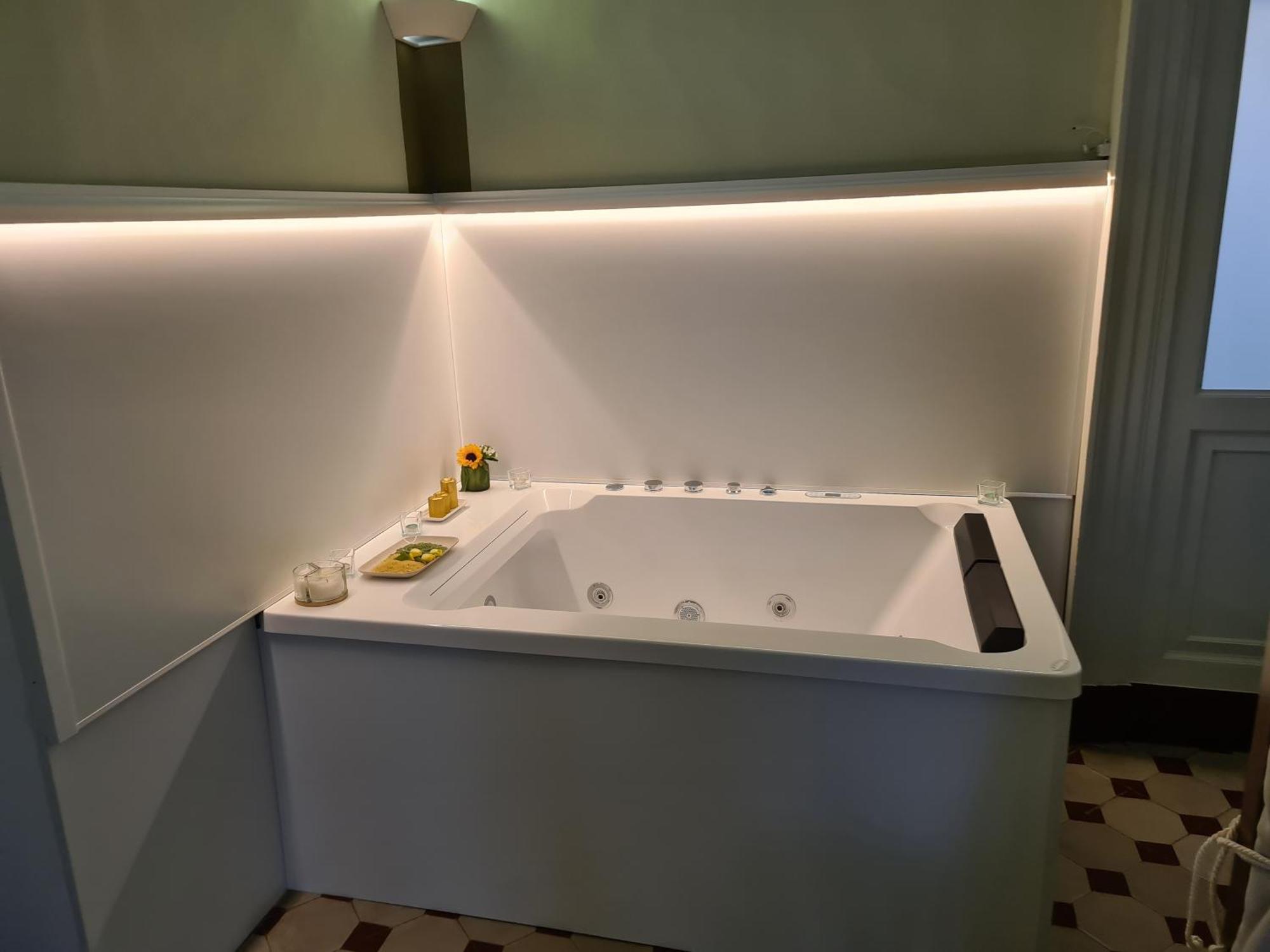 Toscano Palace Luxury Rooms Катания Екстериор снимка