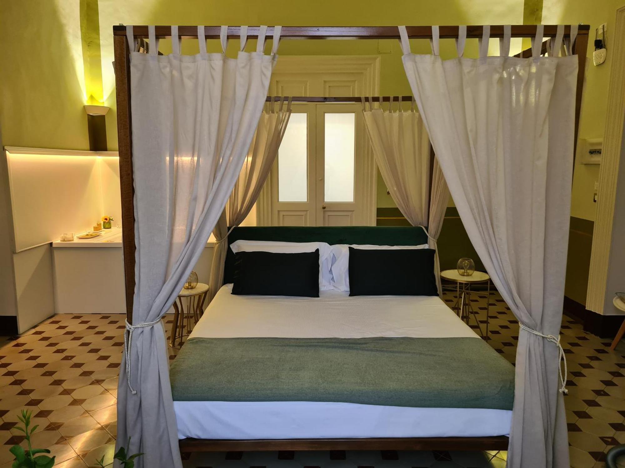 Toscano Palace Luxury Rooms Катания Екстериор снимка