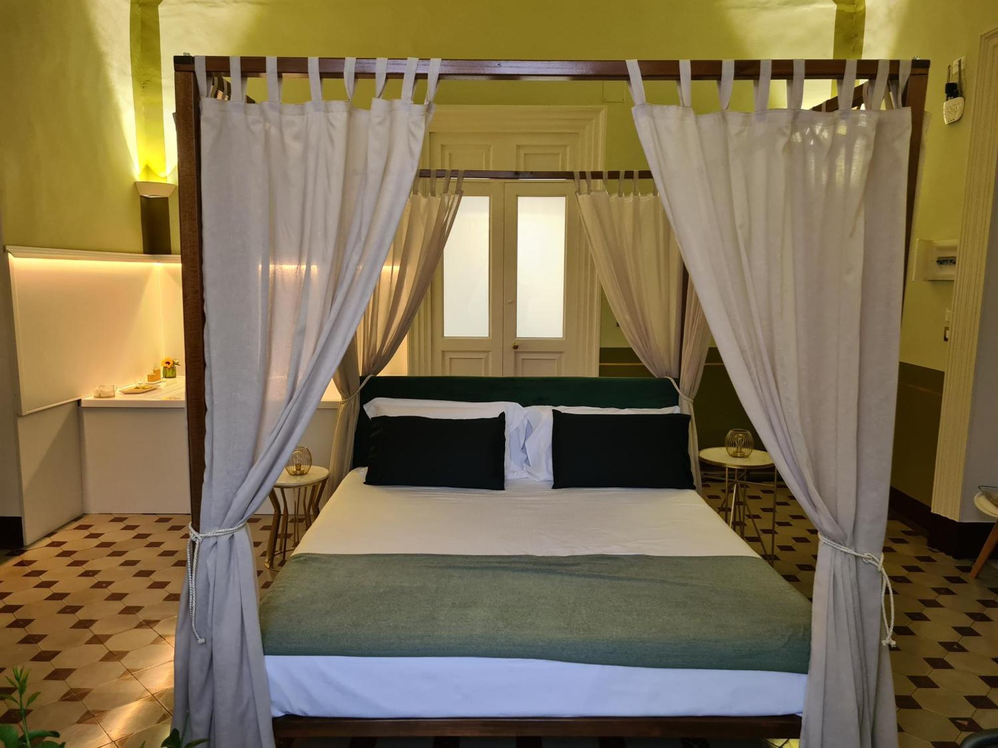 Toscano Palace Luxury Rooms Катания Екстериор снимка