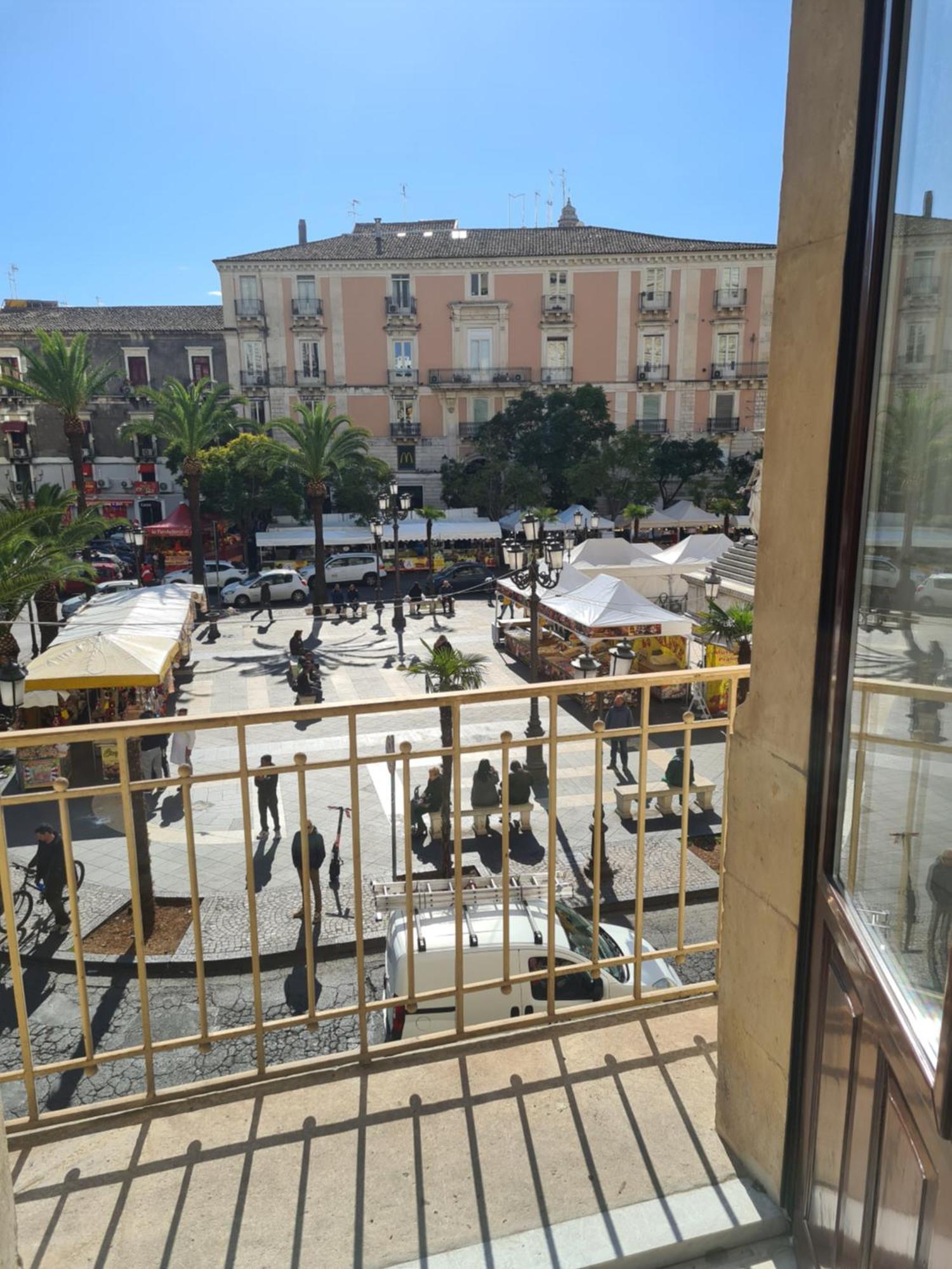 Toscano Palace Luxury Rooms Катания Екстериор снимка